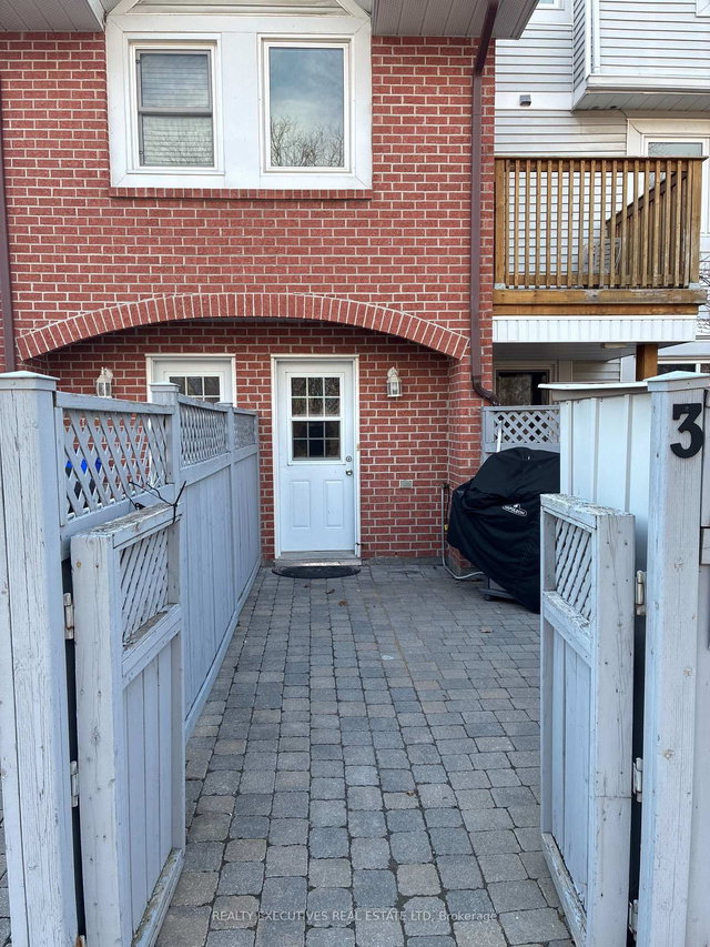 3 - 315 Mullett Street