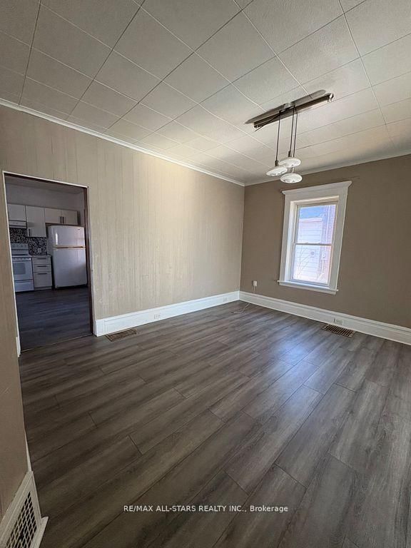 Detached House for sale at 280 Lansdowne Street, Peterborough, Ontario, K9J 1Y8 - Ashburnham Ward 4 - MLS: X12655688