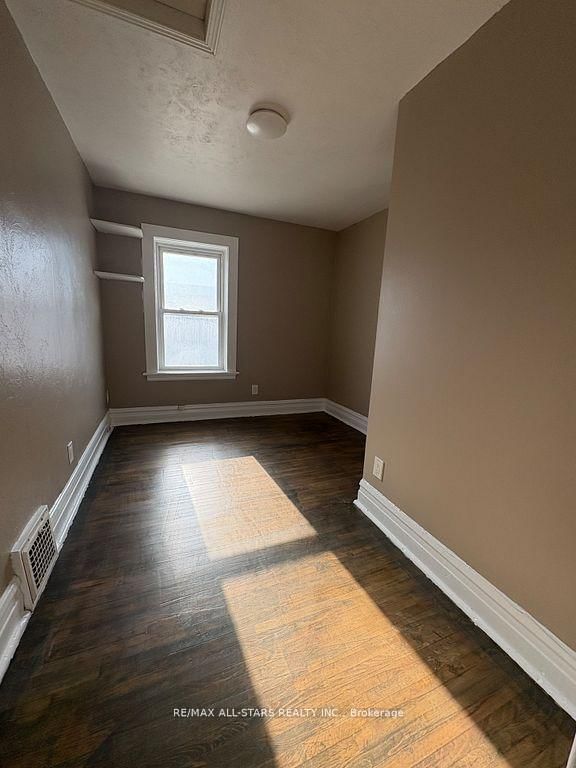 Detached House for sale at 280 Lansdowne Street, Peterborough, Ontario, K9J 1Y8 - Ashburnham Ward 4 - MLS: X12655688