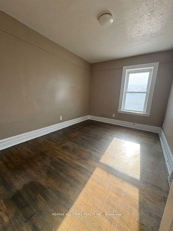 Detached House for sale at 280 Lansdowne Street, Peterborough, Ontario, K9J 1Y8 - Ashburnham Ward 4 - MLS: X12655688