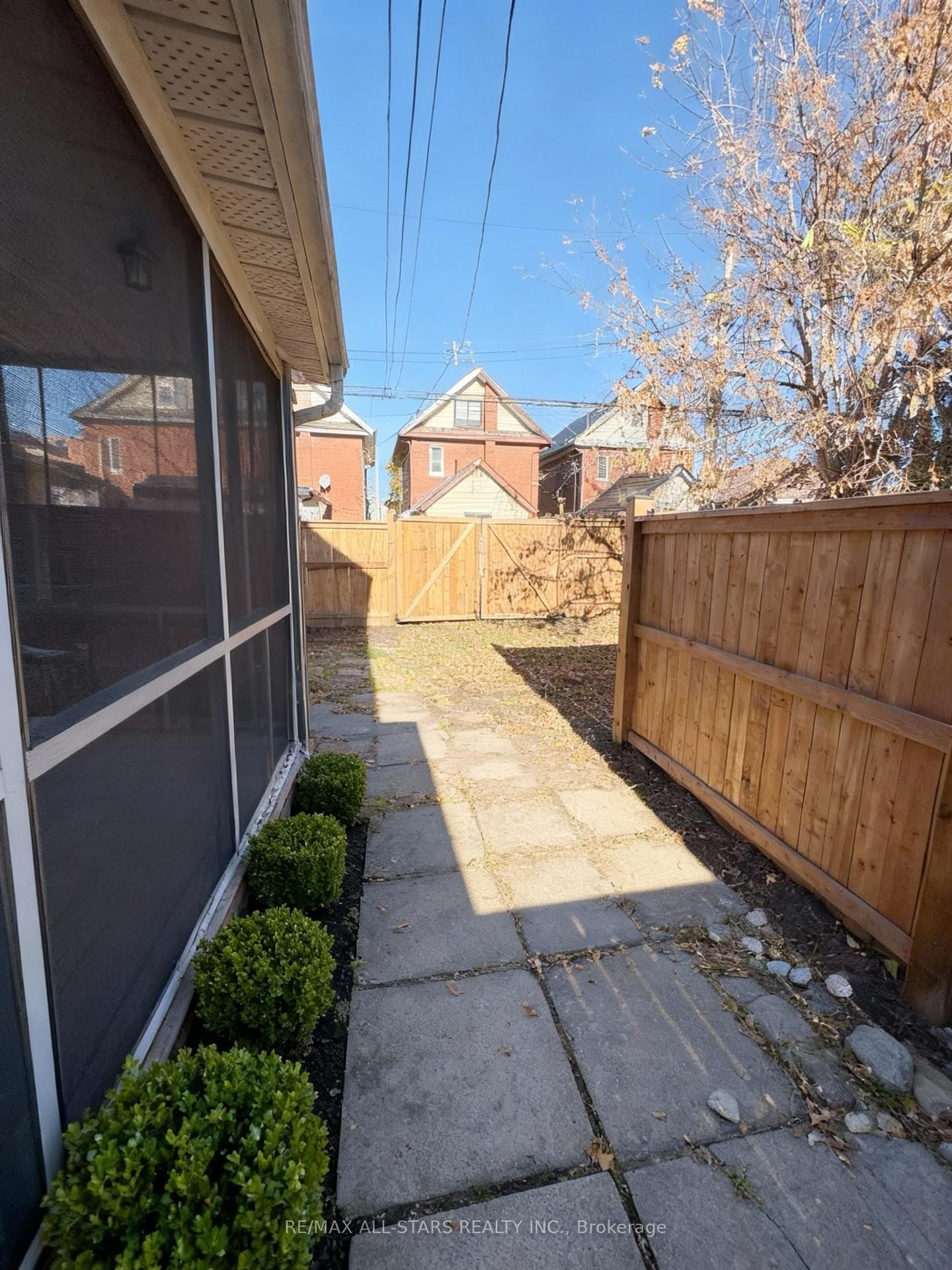 Detached House for sale at 280 Lansdowne Street, Peterborough, Ontario, K9J 1Y8 - Ashburnham Ward 4 - MLS: X12655688