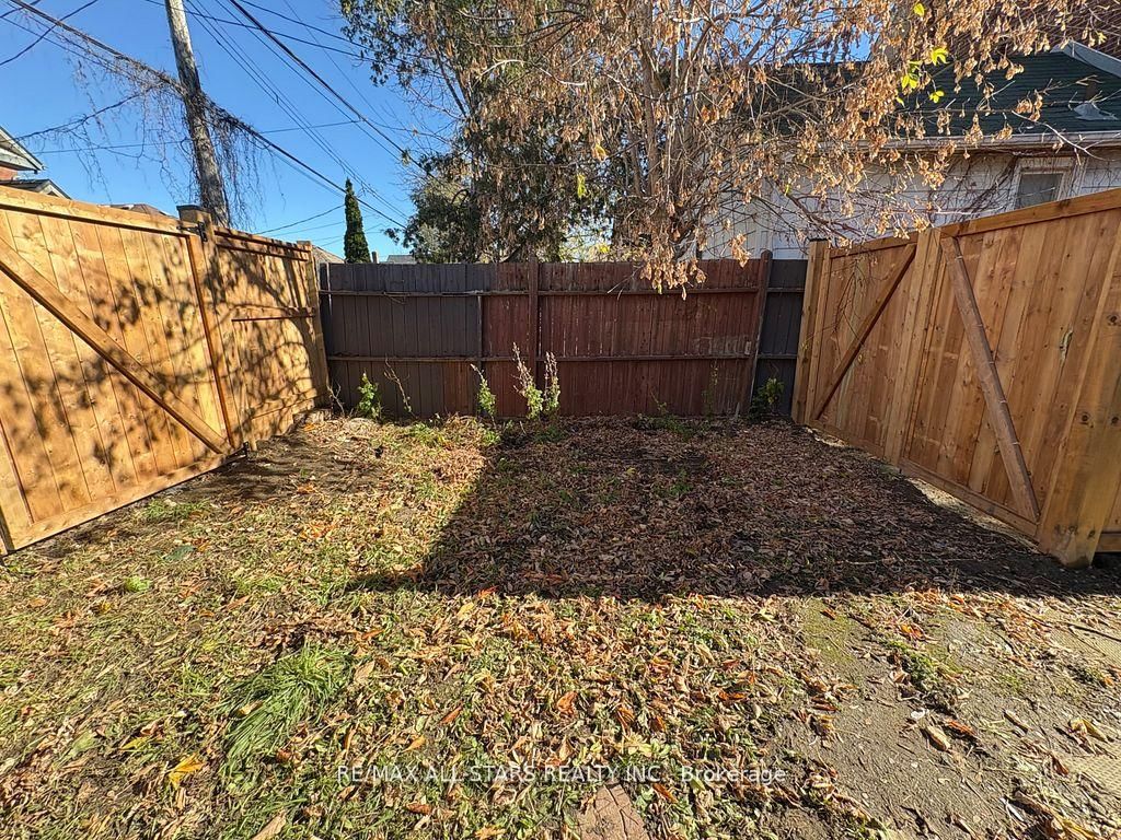 Detached House for sale at 280 Lansdowne Street, Peterborough, Ontario, K9J 1Y8 - Ashburnham Ward 4 - MLS: X12655688