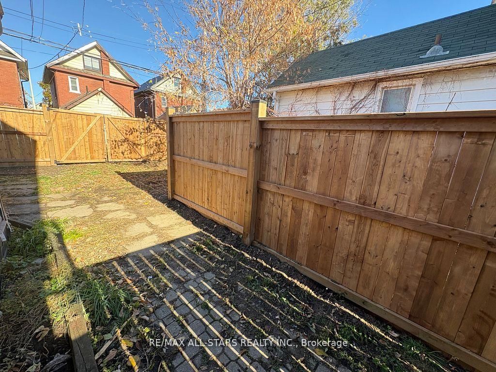 Detached House for sale at 280 Lansdowne Street, Peterborough, Ontario, K9J 1Y8 - Ashburnham Ward 4 - MLS: X12655688