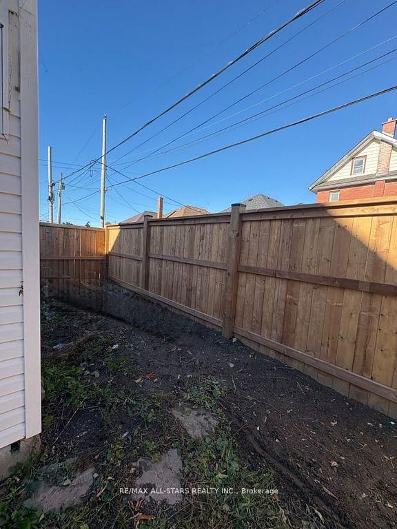 Detached House for sale at 280 Lansdowne Street, Peterborough, Ontario, K9J 1Y8 - Ashburnham Ward 4 - MLS: X12655688