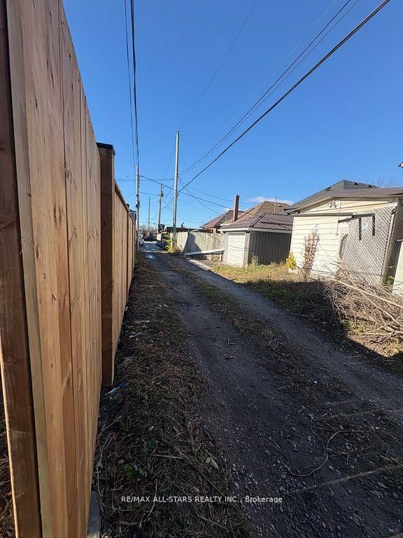 Detached House for sale at 280 Lansdowne Street, Peterborough, Ontario, K9J 1Y8 - Ashburnham Ward 4 - MLS: X12655688