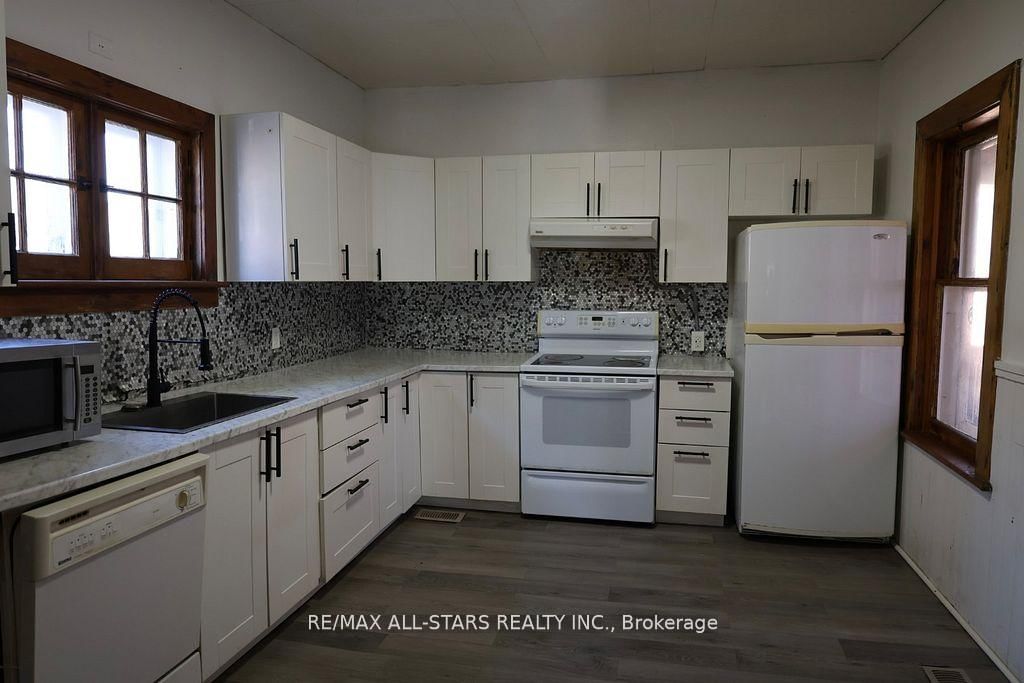 Detached House for sale at 280 Lansdowne Street, Peterborough, Ontario, K9J 1Y8 - Ashburnham Ward 4 - MLS: X12655688