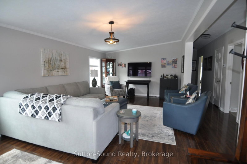 144 Rosewood Dr photo 4