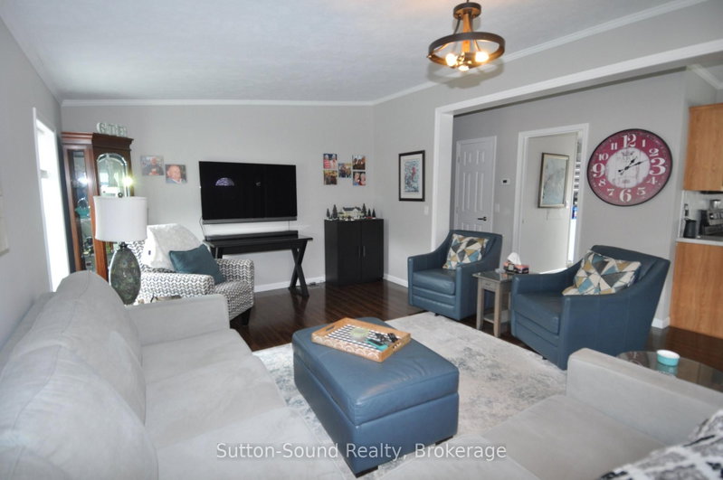 144 Rosewood Dr photo 5