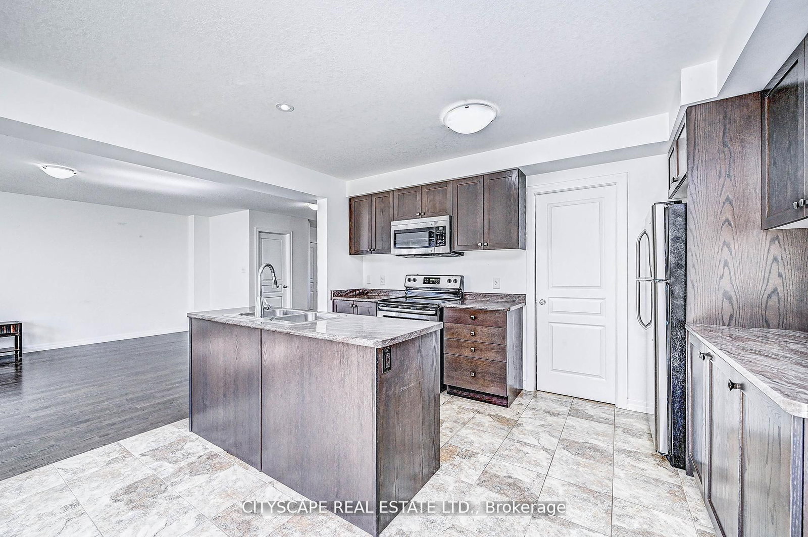 6 Castlebay Street - Photo 18