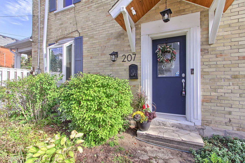 207 Waterloo St N, Cambridge, N3H 1N1 | Image 2