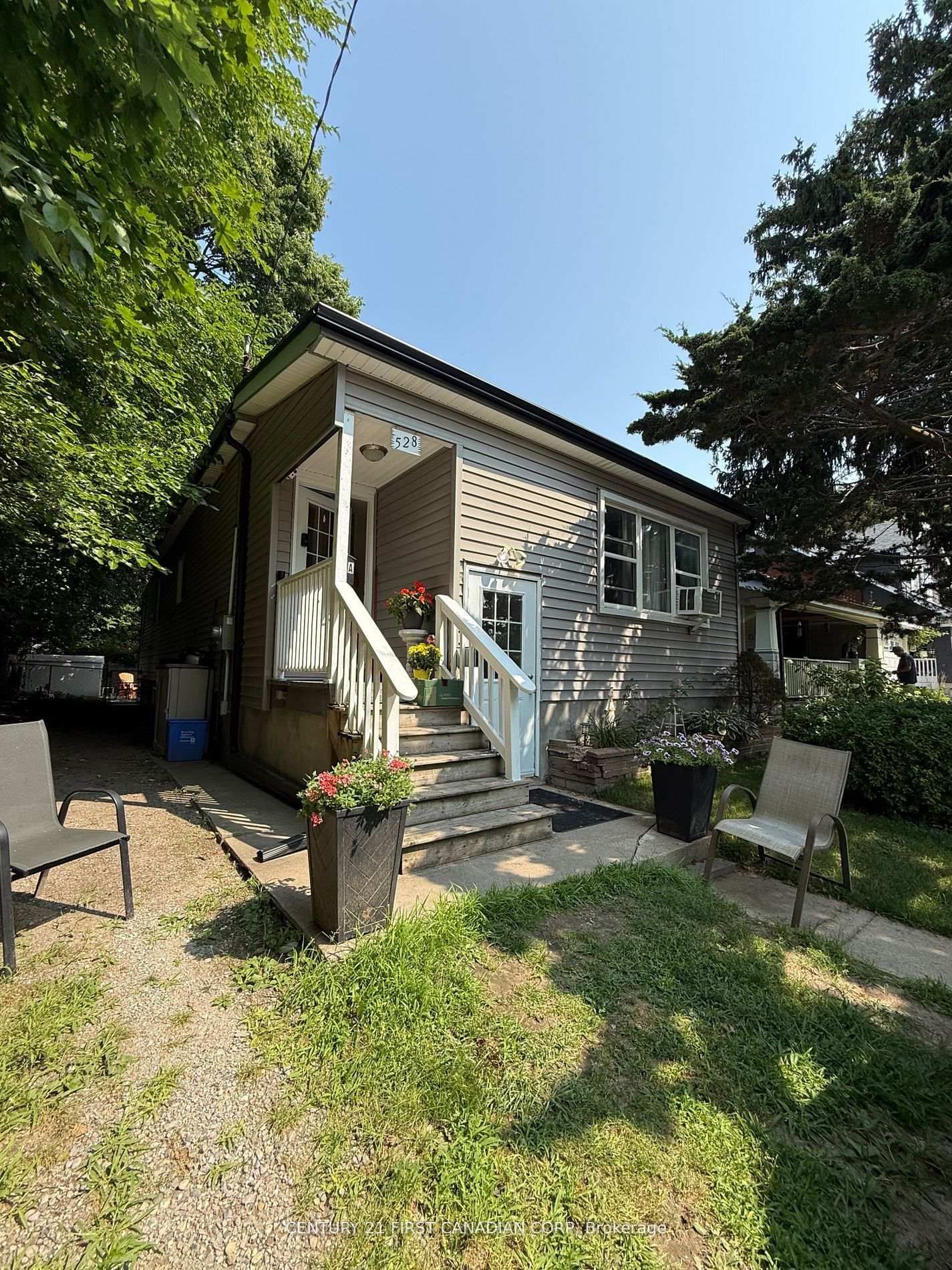 Listing photo 2