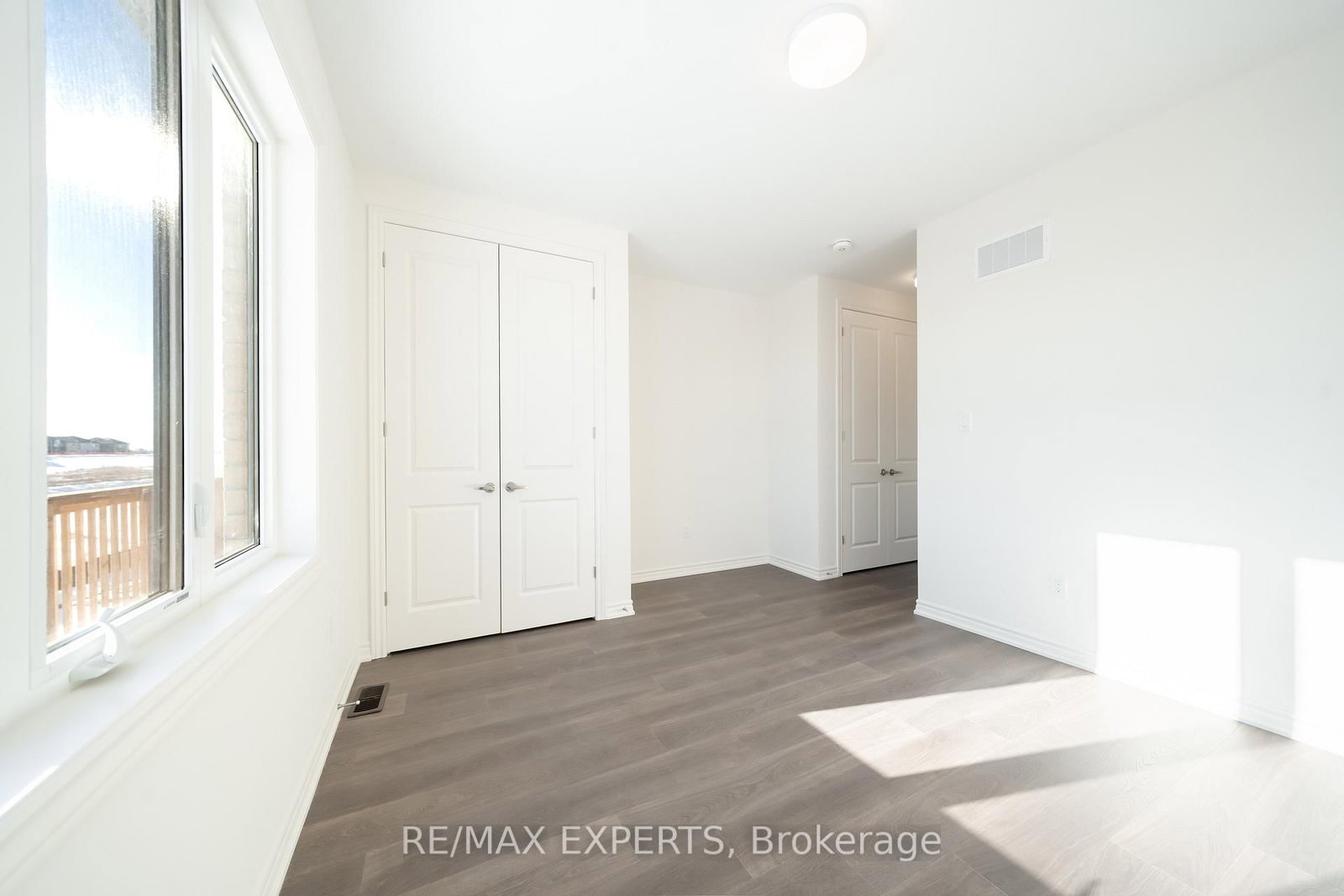 54 Debois Street, Unit Main - Photo 10