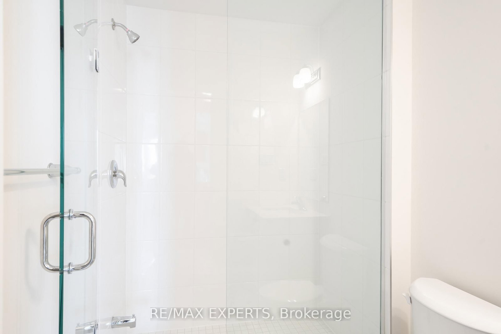 54 Debois Street, Unit Main - Photo 12