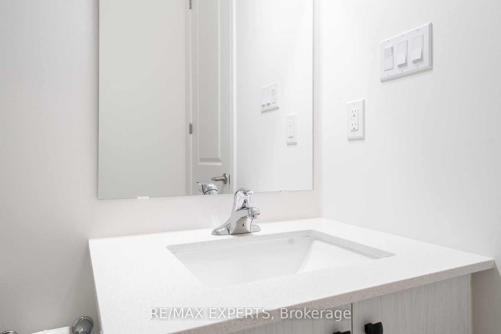 54 Debois Street, Unit Main - Photo 13