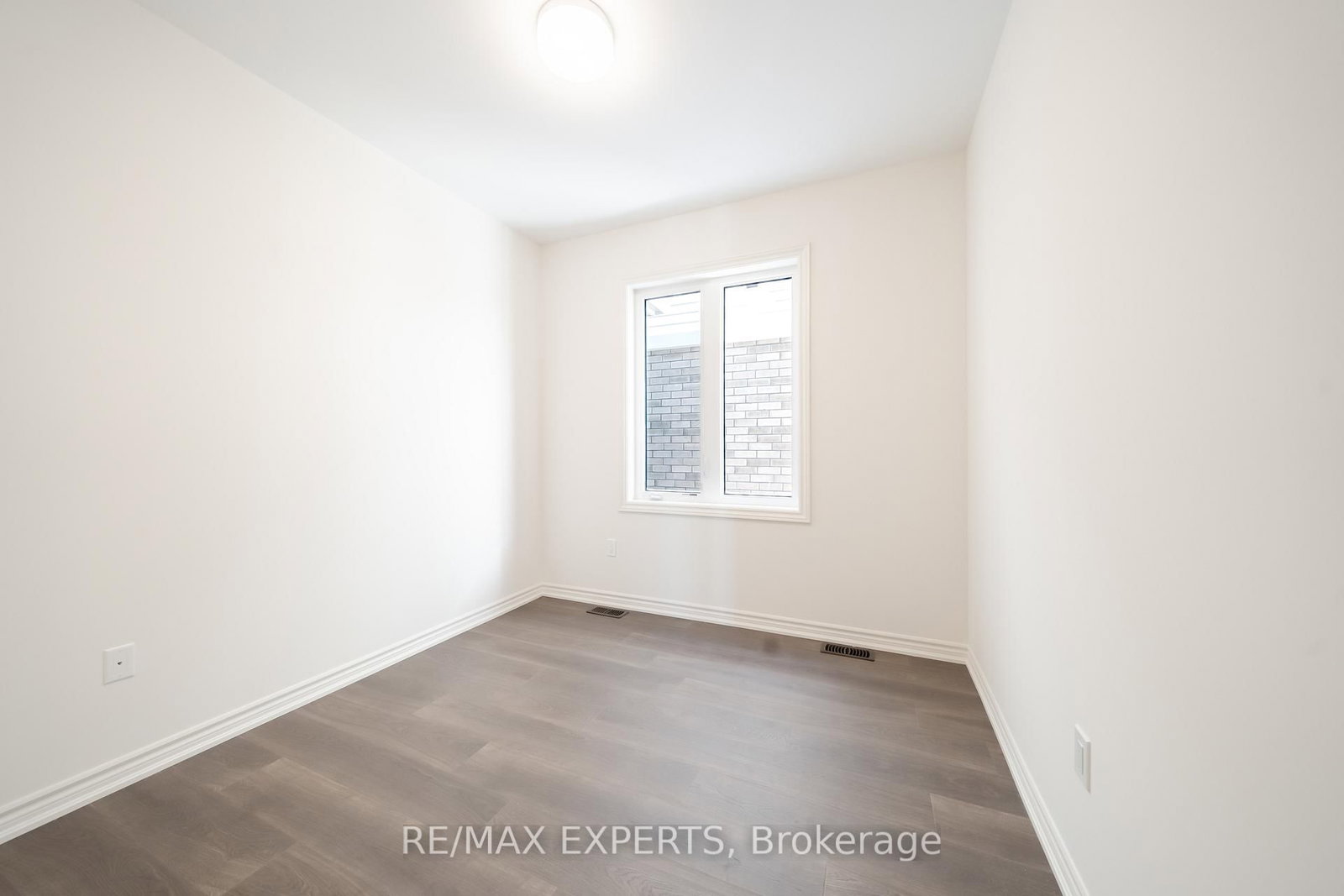 54 Debois Street, Unit Main - Photo 14