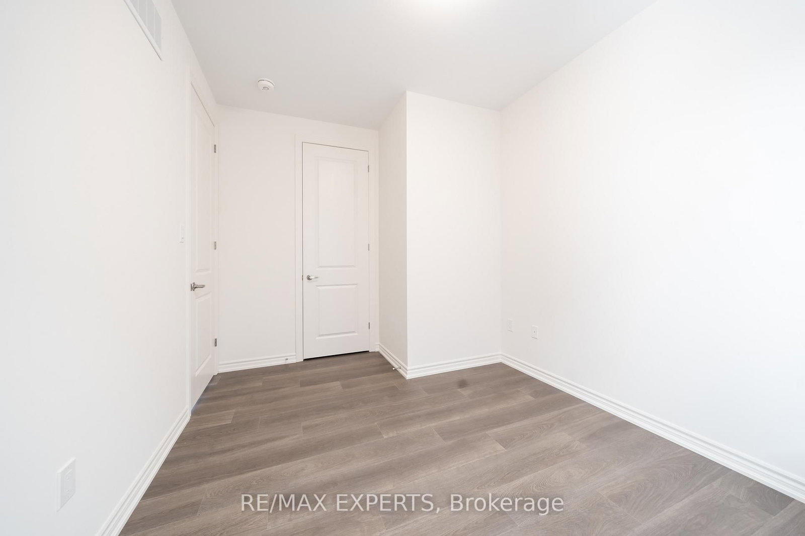 54 Debois Street, Unit Main - Photo 15