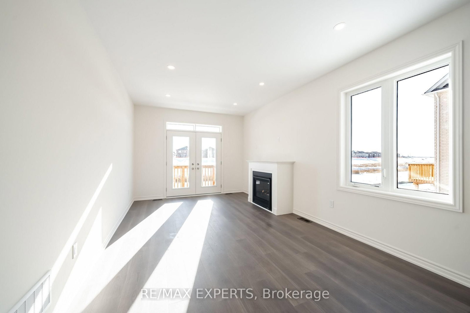 54 Debois Street, Unit Main - Photo 4