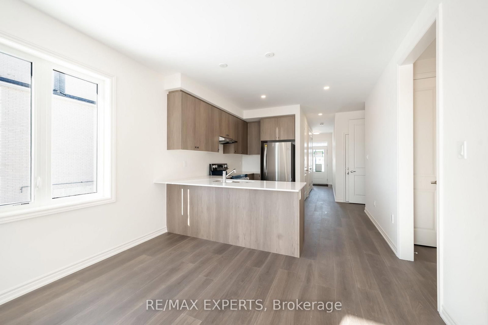 54 Debois Street, Unit Main - Photo 6