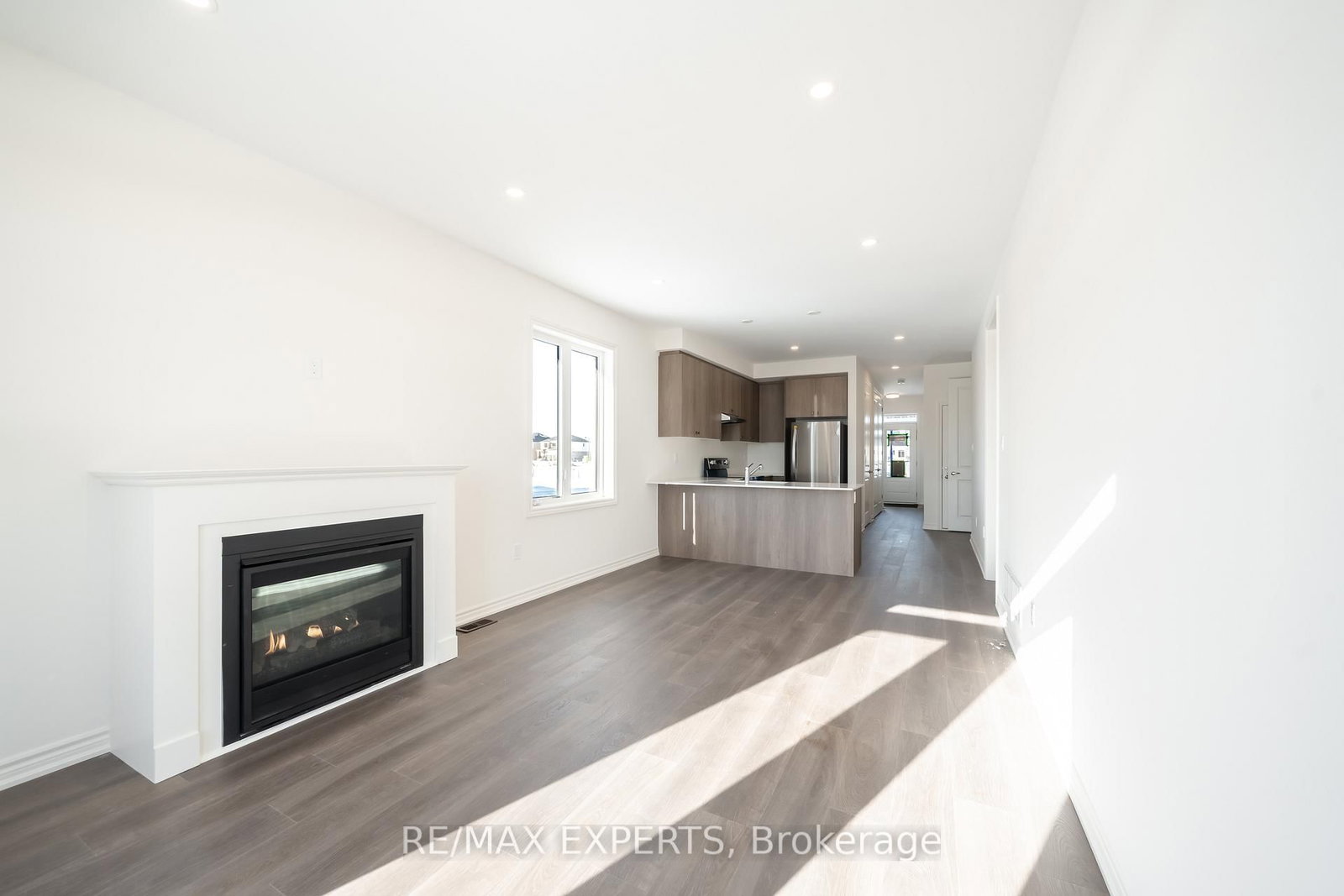 54 Debois Street, Unit Main - Photo 7