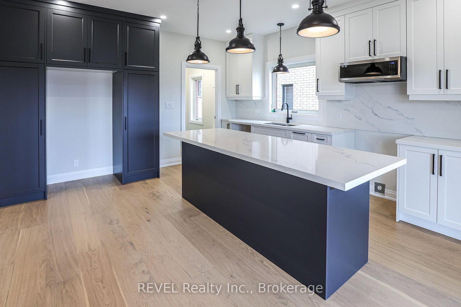 Detached House for sale at 111 Acacia Road, Pelham, Ontario, L0S 1E6 - Fonthill - MLS: X12656590