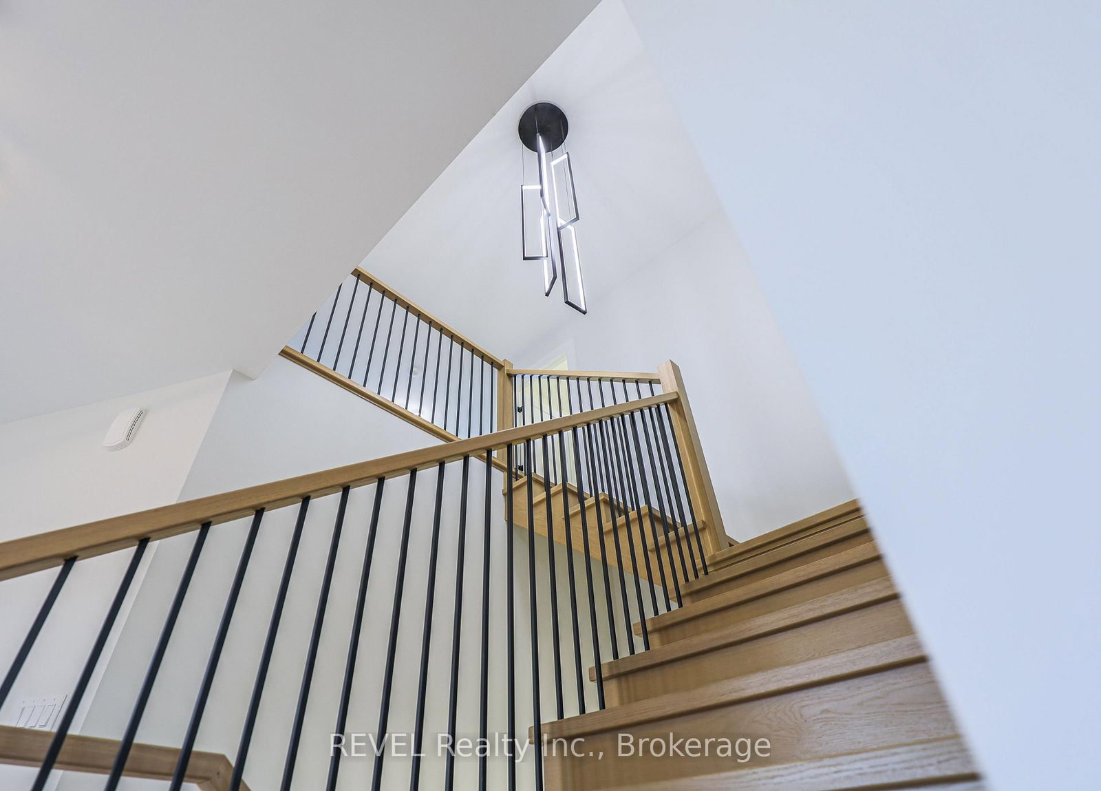 Detached House for sale at 111 Acacia Road, Pelham, Ontario, L0S 1E6 - Fonthill - MLS: X12656590