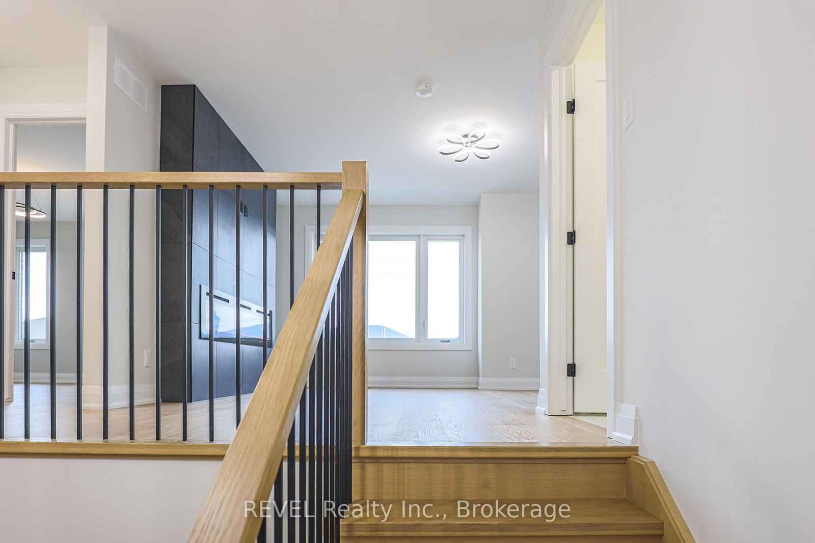 Detached House for sale at 111 Acacia Road, Pelham, Ontario, L0S 1E6 - Fonthill - MLS: X12656590