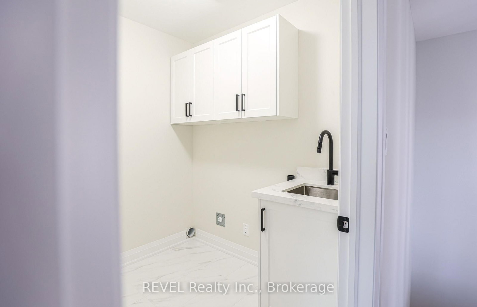 Detached House for sale at 111 Acacia Road, Pelham, Ontario, L0S 1E6 - Fonthill - MLS: X12656590