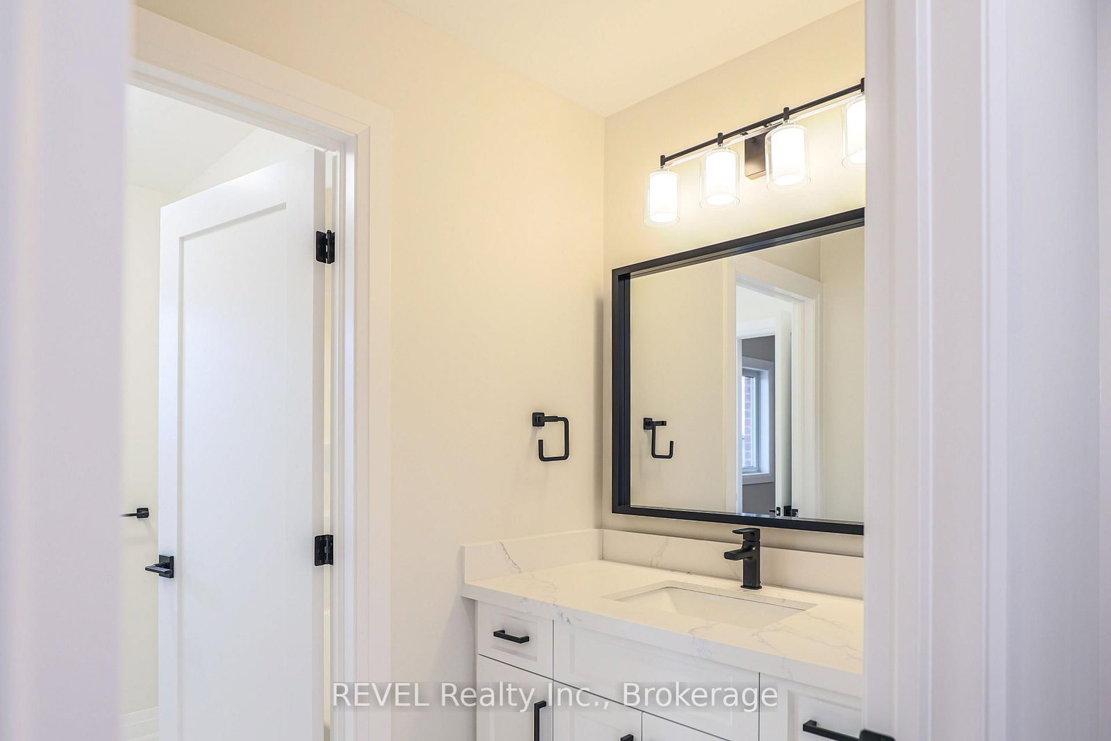 Detached House for sale at 111 Acacia Road, Pelham, Ontario, L0S 1E6 - Fonthill - MLS: X12656590