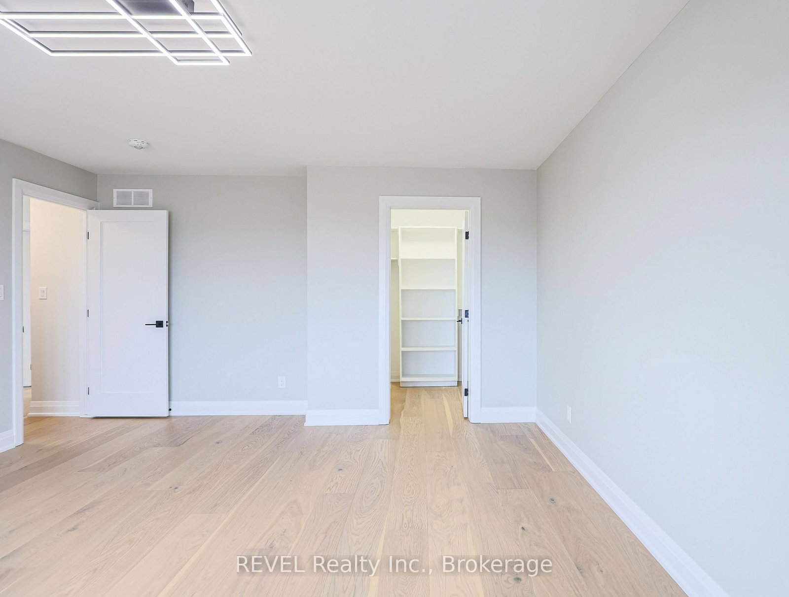 Detached House for sale at 111 Acacia Road, Pelham, Ontario, L0S 1E6 - Fonthill - MLS: X12656590