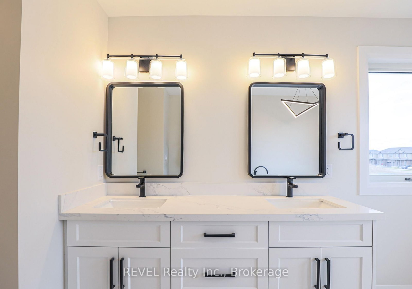 Detached House for sale at 111 Acacia Road, Pelham, Ontario, L0S 1E6 - Fonthill - MLS: X12656590