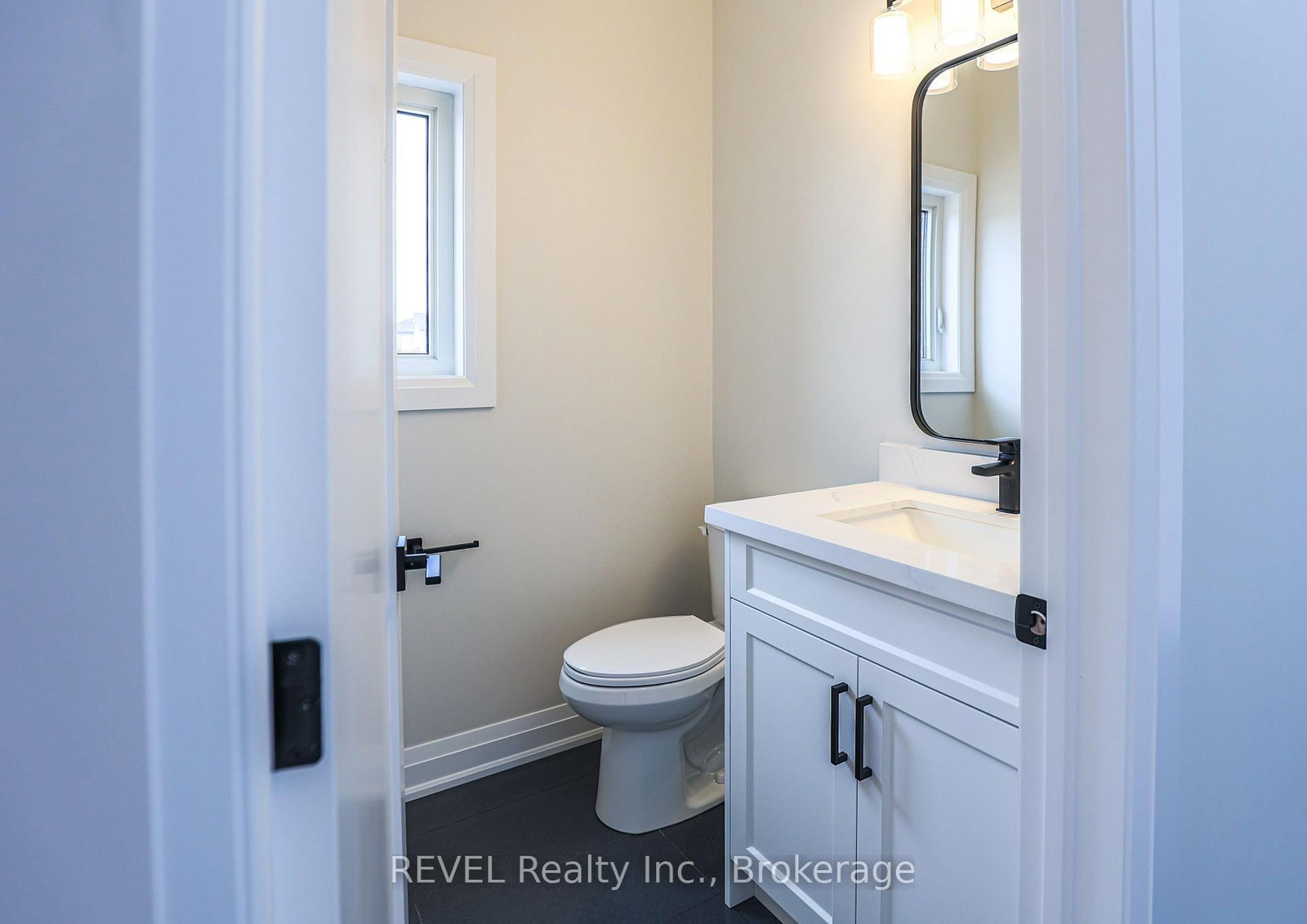 Detached House for sale at 111 Acacia Road, Pelham, Ontario, L0S 1E6 - Fonthill - MLS: X12656590