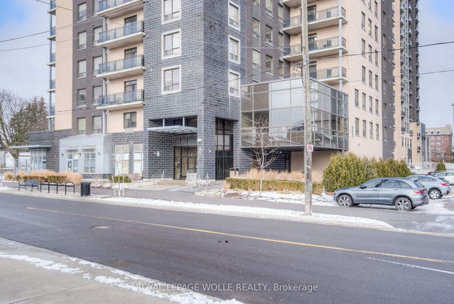 401 - 8 Hickory Street W