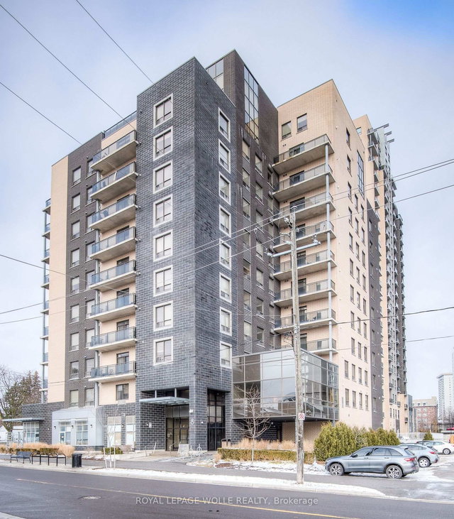 401 - 8 Hickory Street W