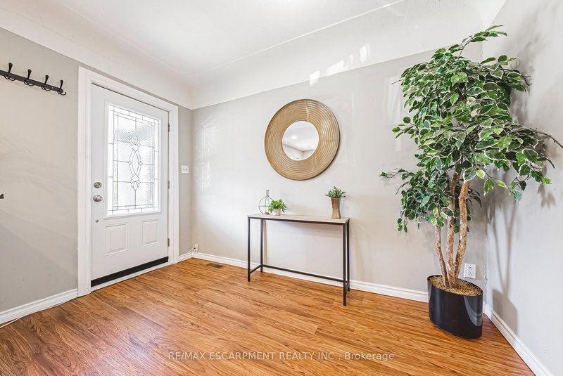 24 Rowanwood St, Hamilton, L8L 7H3 | Image 3