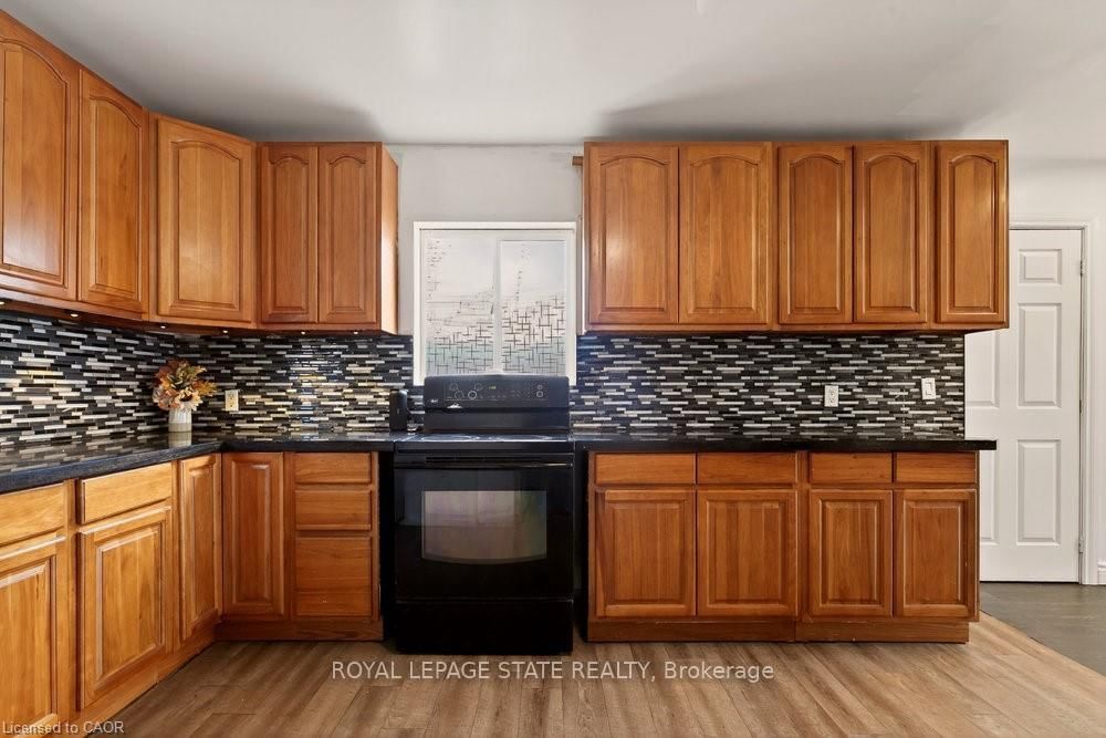 Detached House for sale at 163 Hope Avenue, Hamilton, Ontario, L8H 2E7 - Homeside - MLS: X12663300