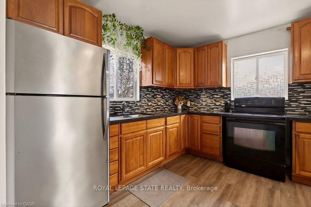 Detached House for sale at 163 Hope Avenue, Hamilton, Ontario, L8H 2E7 - Homeside - MLS: X12663300