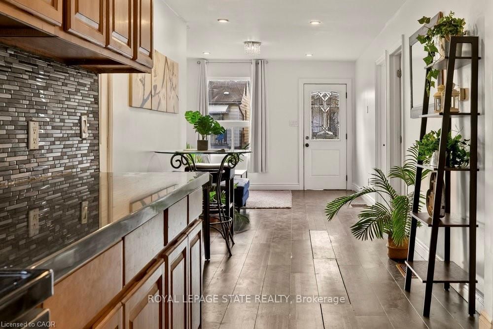 Detached House for sale at 163 Hope Avenue, Hamilton, Ontario, L8H 2E7 - Homeside - MLS: X12663300