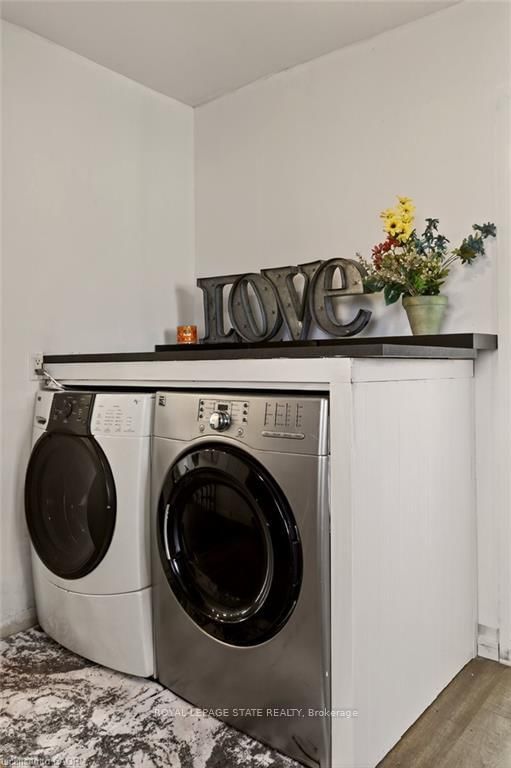 Detached House for sale at 163 Hope Avenue, Hamilton, Ontario, L8H 2E7 - Homeside - MLS: X12663300