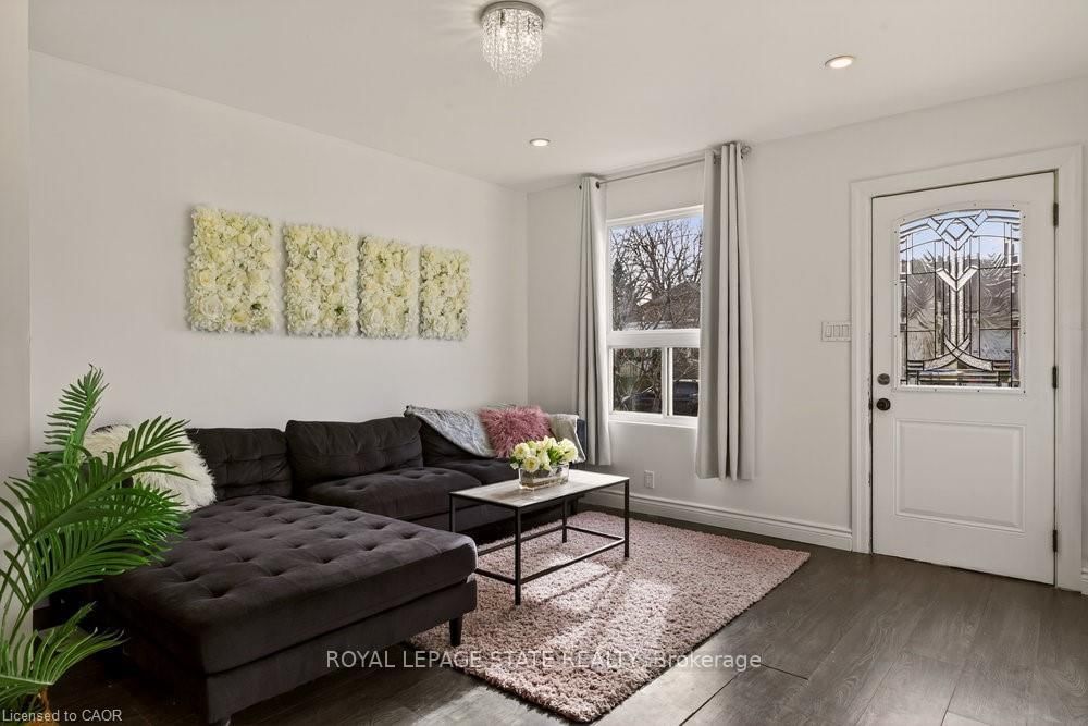 Detached House for sale at 163 Hope Avenue, Hamilton, Ontario, L8H 2E7 - Homeside - MLS: X12663300