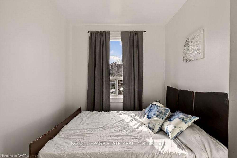 Detached House for sale at 163 Hope Avenue, Hamilton, Ontario, L8H 2E7 - Homeside - MLS: X12663300