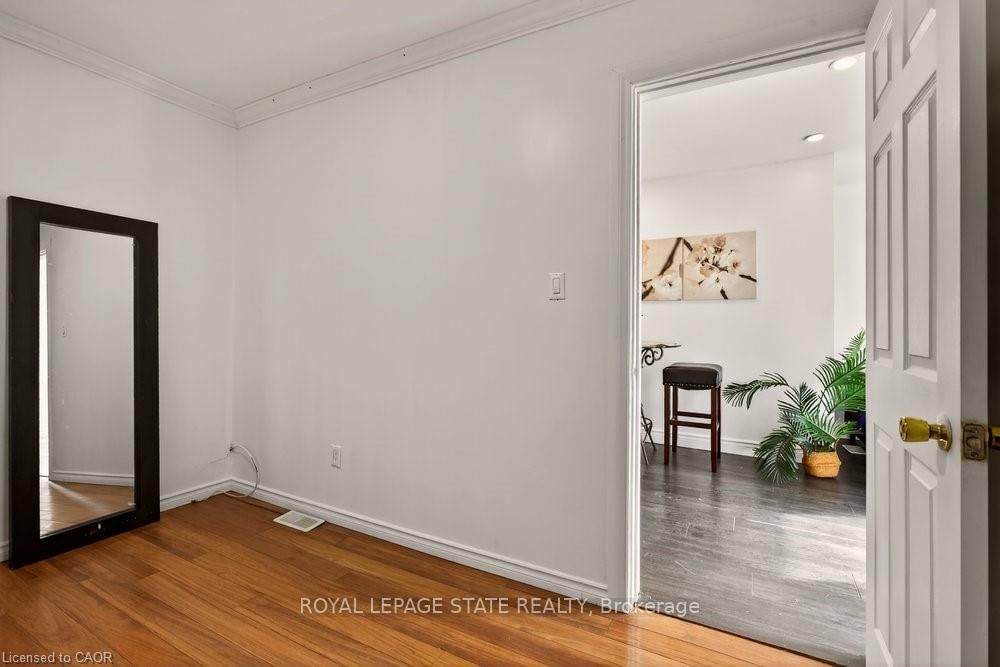 Detached House for sale at 163 Hope Avenue, Hamilton, Ontario, L8H 2E7 - Homeside - MLS: X12663300