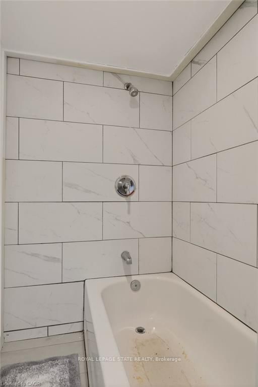 Detached House for sale at 163 Hope Avenue, Hamilton, Ontario, L8H 2E7 - Homeside - MLS: X12663300