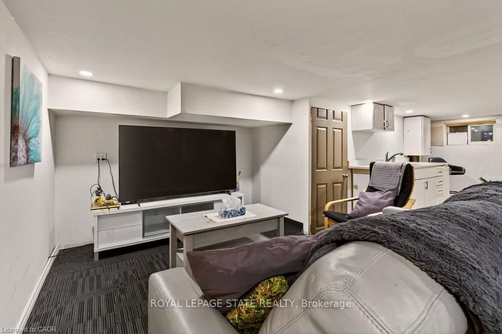 Detached House for sale at 163 Hope Avenue, Hamilton, Ontario, L8H 2E7 - Homeside - MLS: X12663300