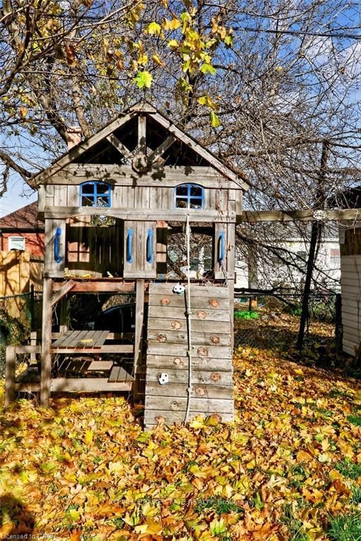 Detached House for sale at 163 Hope Avenue, Hamilton, Ontario, L8H 2E7 - Homeside - MLS: X12663300