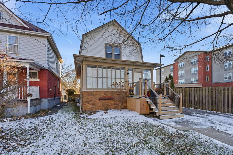 348 Hellems Ave, Welland, L3B 3C1 | Image 2