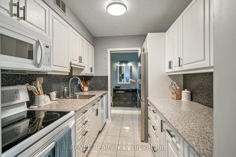 421 - 198 Scott St, St. Catharines, L2N 5T3 | Image 2