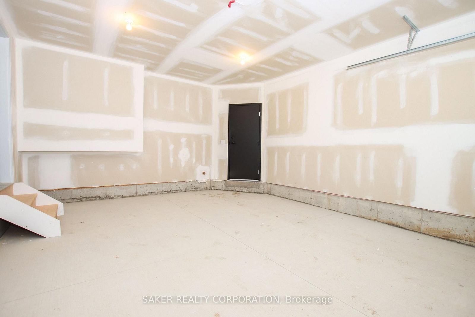 Townhouse for sale at 573 REGENT Street, Strathroy-Caradoc, Ontario, N0L 1W0 - Mount Brydges - MLS: X12665322