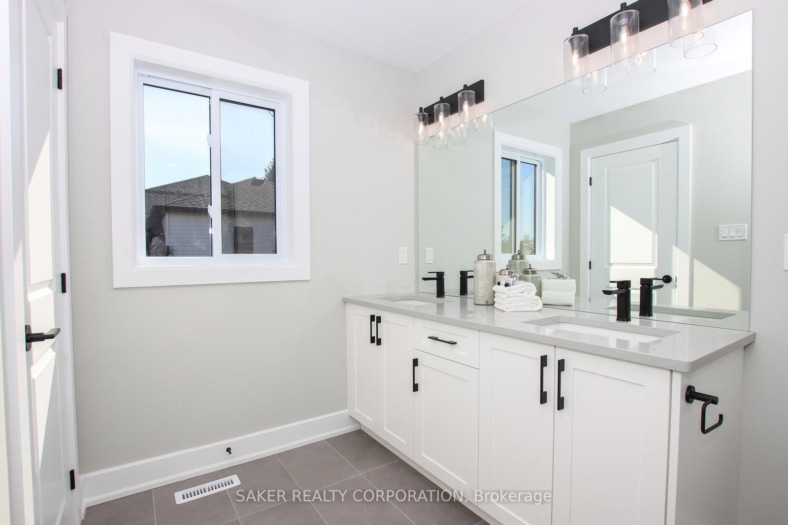 Townhouse for sale at 575 REGENT Street, Strathroy-Caradoc, Ontario, N0L 1W0 - Mount Brydges - MLS: X12665324