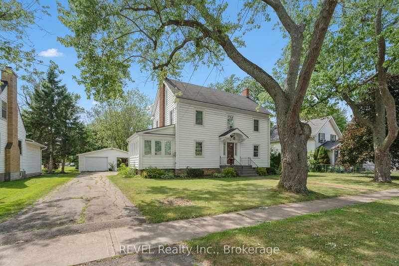 166 North St N, Fort Erie, L2A 3R7 | Image 2