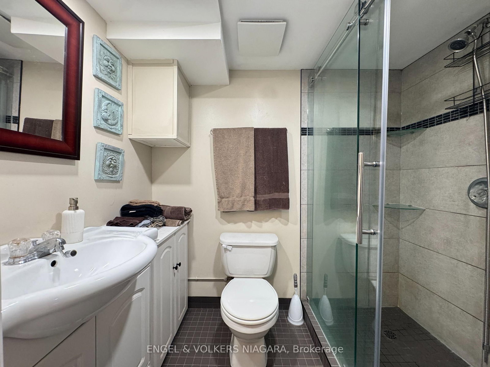 Detached House for sale at 61 Hamilton Street, St. Catharines, Ontario, L2S 1K8 - Western Hill - MLS: X12665886